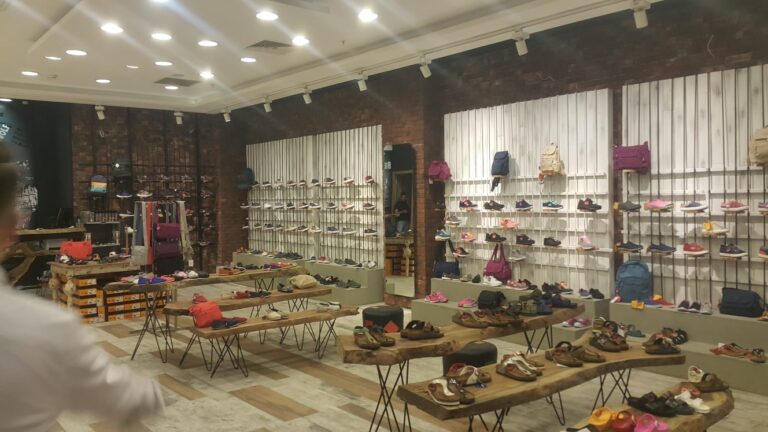 ayakkabi-magaza-dekorasyonu-redwolf-shoes-optimum-avm-gaziemir-4