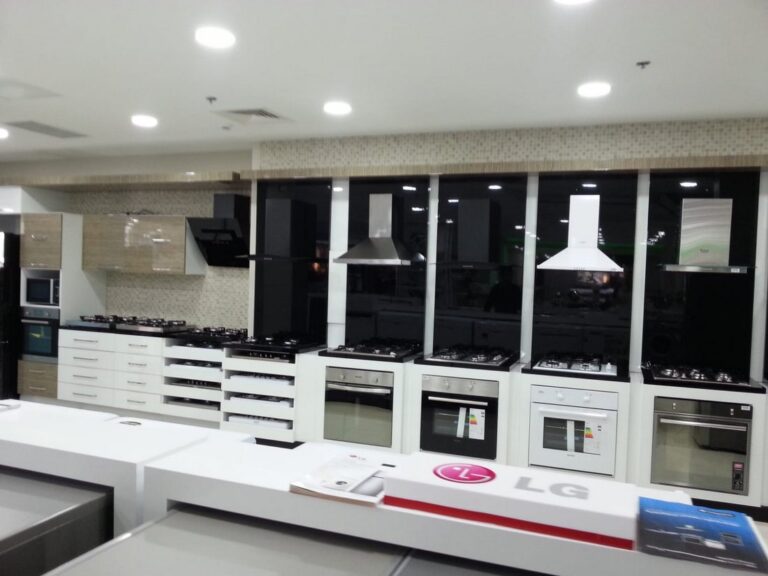 celik-kardesler-zuccaciye-magaza-dekorasyonu-seckin-raf-4
